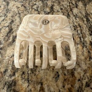Lululemon Criss Cross Beige Marbled Hair Claw Clip